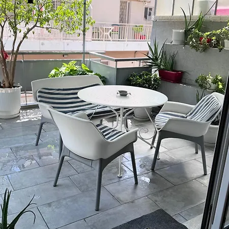Modern In Aten